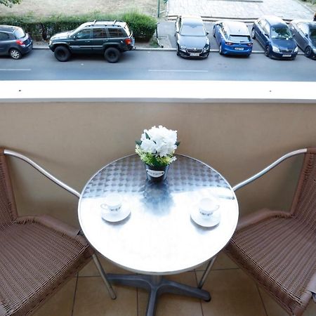 Gorgeous 2 Bedroom Duplex In City Center Bucureşti Ngoại thất bức ảnh