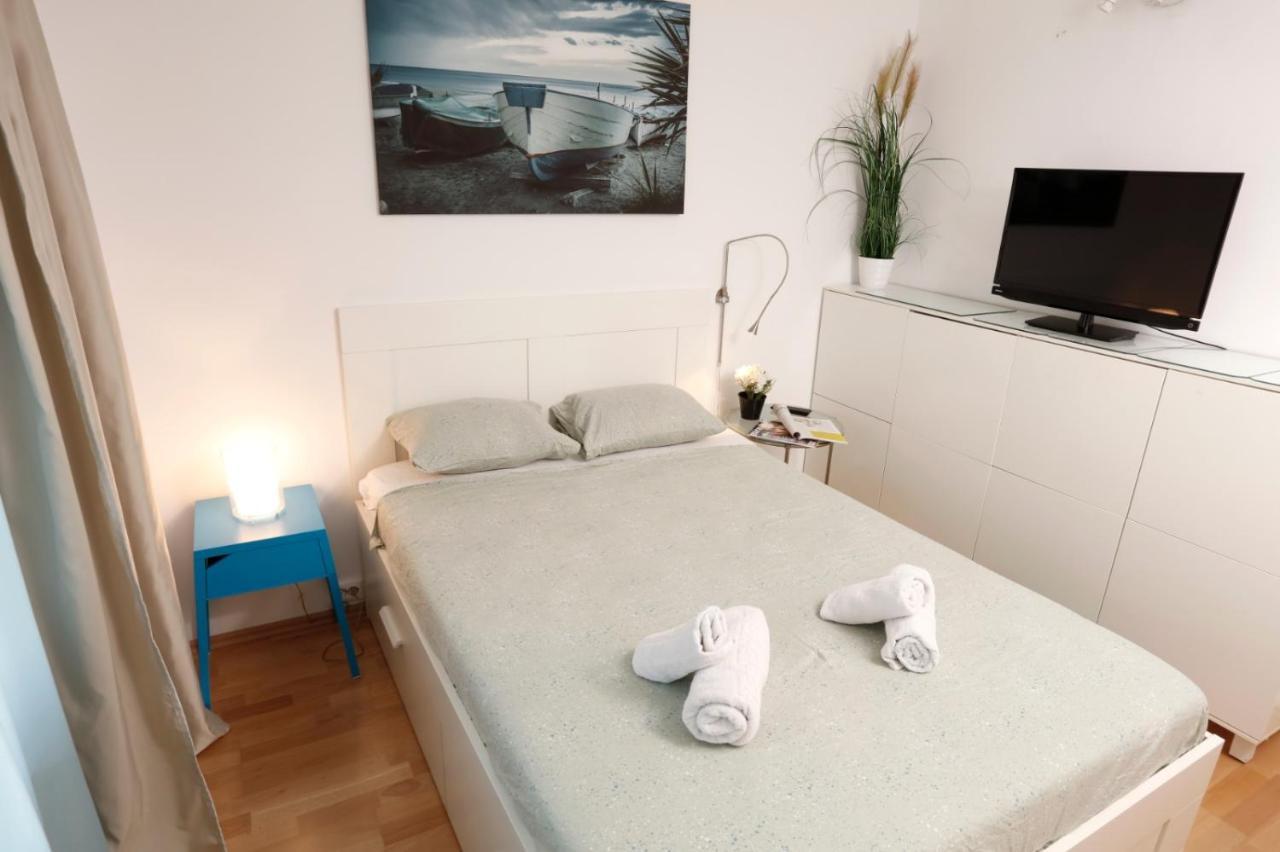 Gorgeous 2 Bedroom Duplex In City Center Bucureşti Ngoại thất bức ảnh
