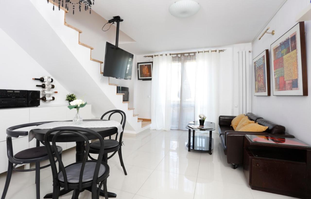 Gorgeous 2 Bedroom Duplex In City Center Bucureşti Ngoại thất bức ảnh