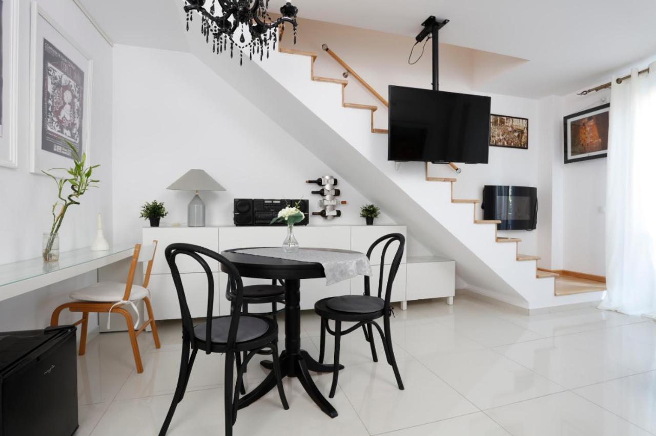 Gorgeous 2 Bedroom Duplex In City Center Bucureşti Ngoại thất bức ảnh