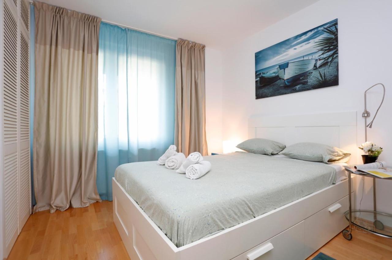 Gorgeous 2 Bedroom Duplex In City Center Bucureşti Ngoại thất bức ảnh